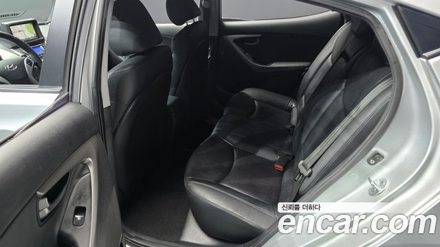 Hyundai AVANTE 2012 — photo 18