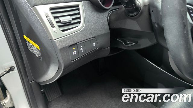 Hyundai AVANTE 2012 — photo 26