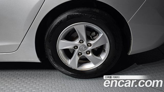 Hyundai AVANTE 2012 — photo 7