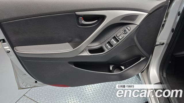 Hyundai AVANTE 2012 — photo 14