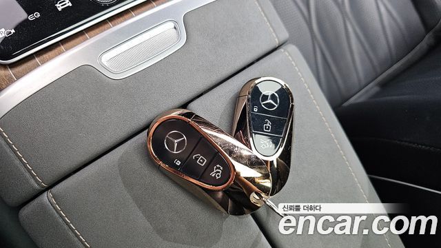 Mercedes-Benz EQS 2023 — photo 24