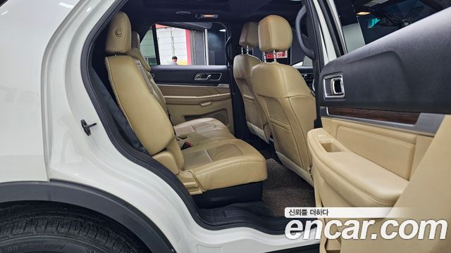 Ford Explorer 2017 — photo 17