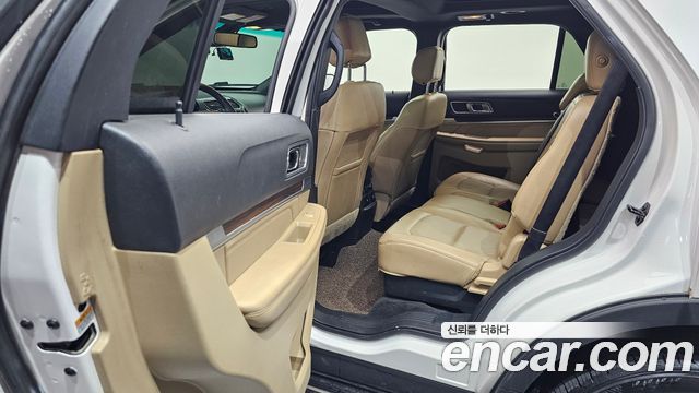 Ford Explorer 2017 — photo 18