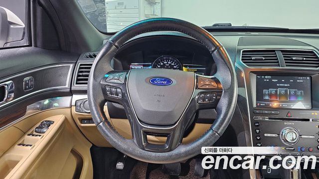 Ford Explorer 2017 — photo 19