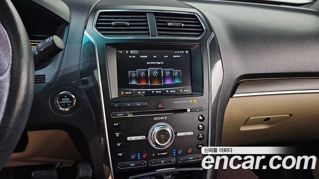 Ford Explorer 2017 — photo 20