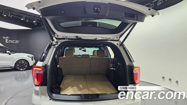 Ford Explorer 2017 — photo 26