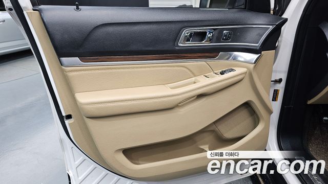 Ford Explorer 2017 — photo 14