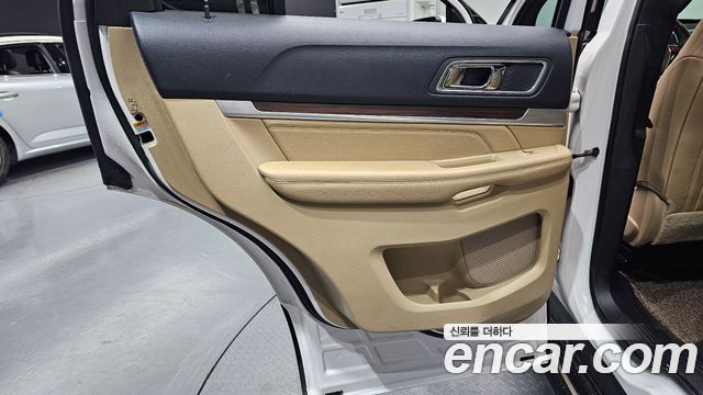 Ford Explorer 2017 — photo 15