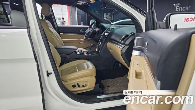 Ford Explorer 2017 — photo 16