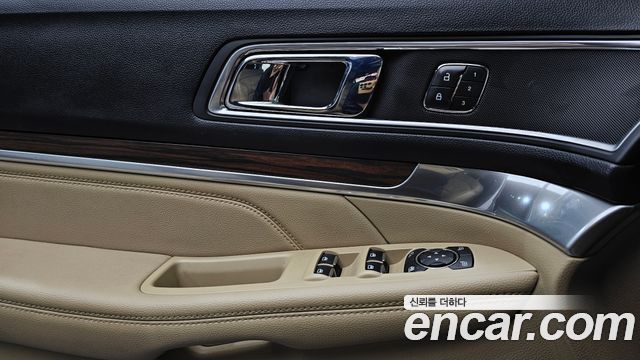 Ford Explorer 2017 — photo 29