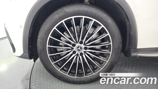 Mercedes-Benz GLC-Class 2025 — photo 5