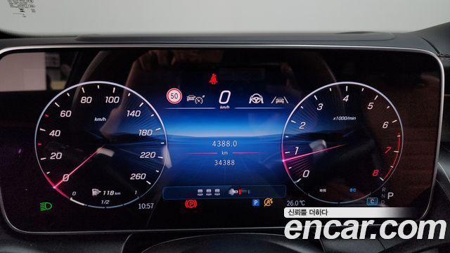 Mercedes-Benz GLC-Class 2025 — photo 8