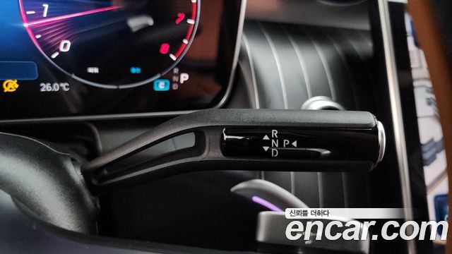 Mercedes-Benz GLC-Class 2025 — photo 9