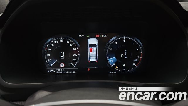 Volvo XC90 2021 — photo 11