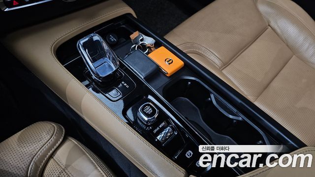 Volvo XC90 2021 — photo 12
