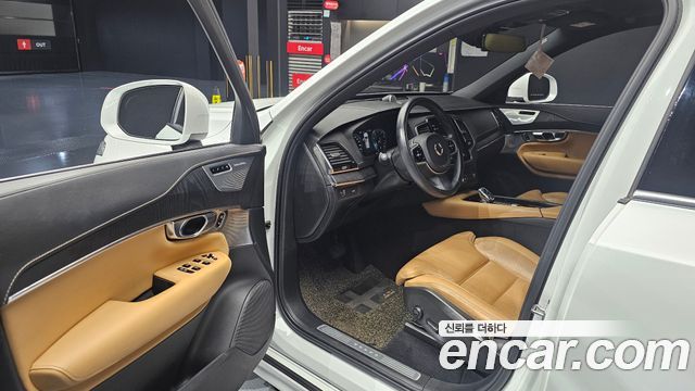Volvo XC90 2021 — photo 13