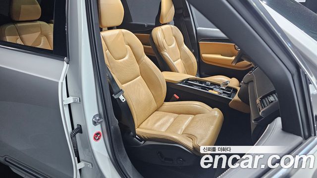 Volvo XC90 2021 — photo 18