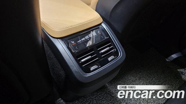 Volvo XC90 2021 — photo 24