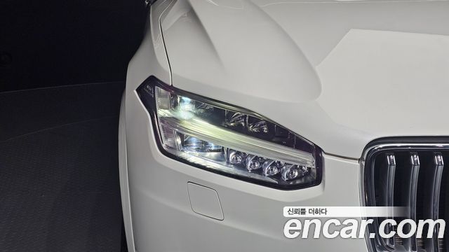 Volvo XC90 2021 — photo 8