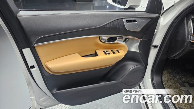 Volvo XC90 2021 — photo 14