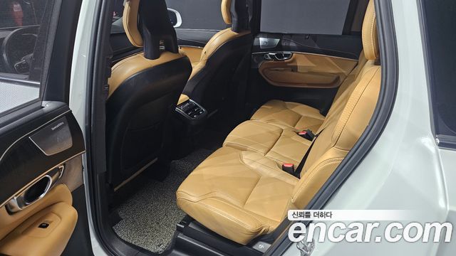 Volvo XC90 2021 — photo 16