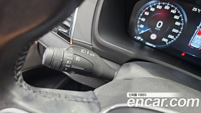Volvo XC90 2021 — photo 29