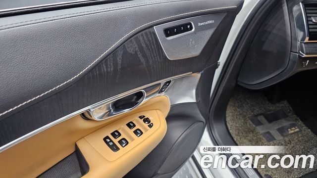 Volvo XC90 2021 — photo 31
