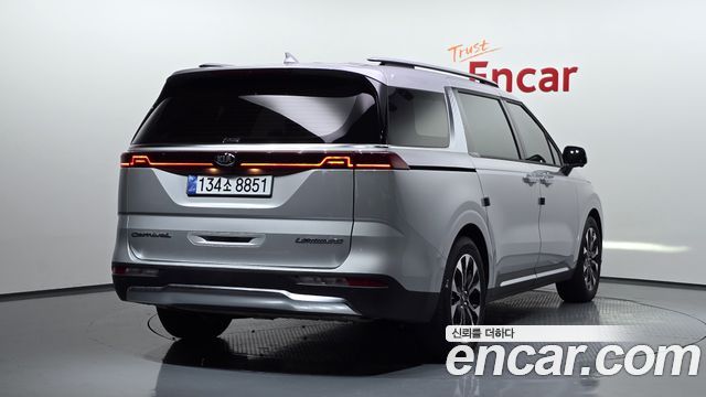 Kia Canival 2021 — photo 2