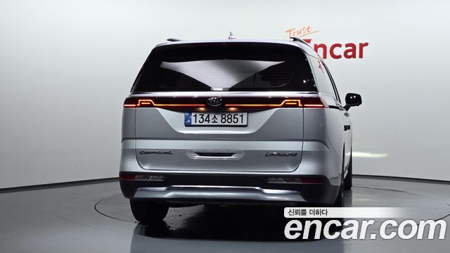 Kia Canival 2021 — photo 4
