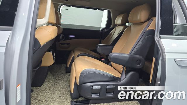 Kia Canival 2021 — photo 17
