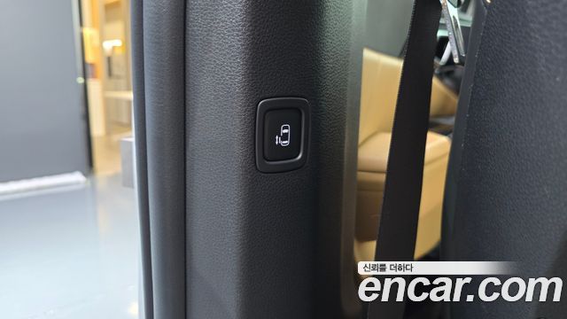 Kia Canival 2021 — photo 28