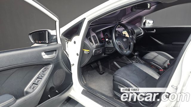 Kia K3 2014 — photo 10