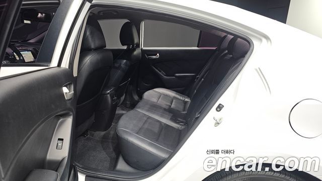Kia K3 2014 — photo 12