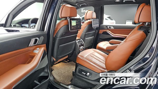 BMW X7 2021 — photo 11