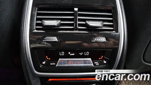 BMW X7 2021 — photo 16