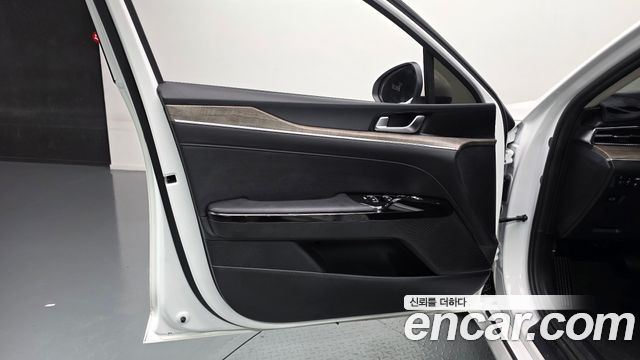 Kia K5 2022 — photo 14