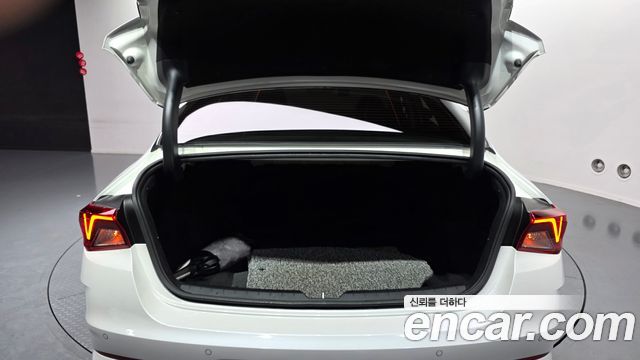 Kia K5 2022 — photo 32