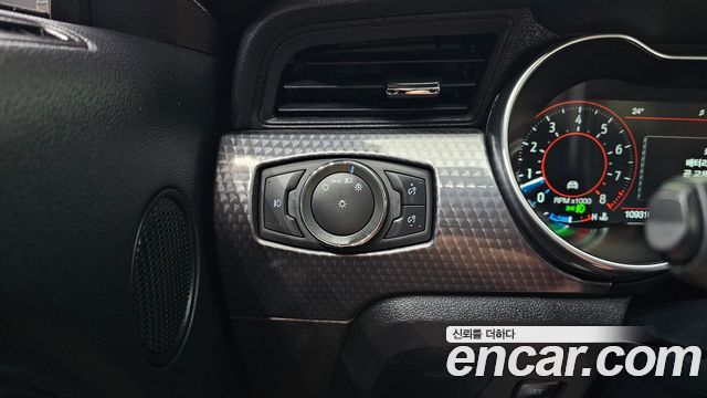 Ford Mustang 2019 — photo 24