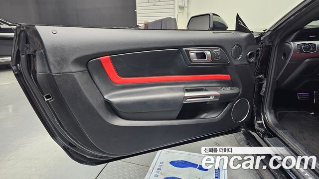 Ford Mustang 2019 — photo 14