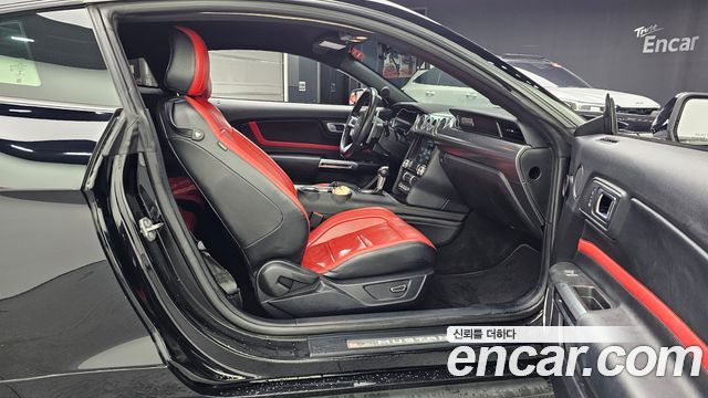 Ford Mustang 2019 — photo 16