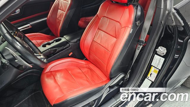 Ford Mustang 2019 — photo 30