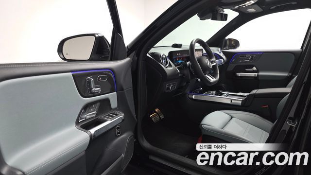 Mercedes-Benz GLB-Class 2025 — photo 13
