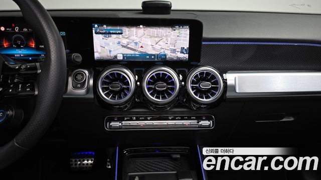 Mercedes-Benz GLB-Class 2025 — photo 19