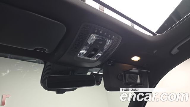 Mercedes-Benz GLB-Class 2025 — photo 25
