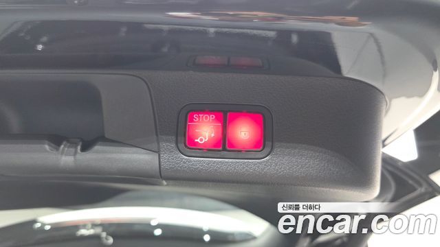 Mercedes-Benz GLB-Class 2025 — photo 26