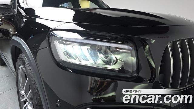 Mercedes-Benz GLB-Class 2025 — photo 8