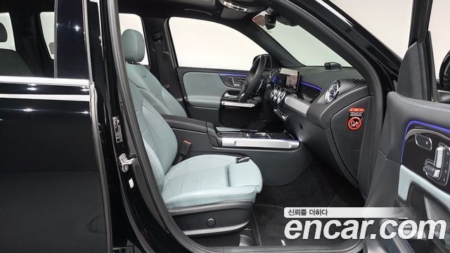 Mercedes-Benz GLB-Class 2025 — photo 16