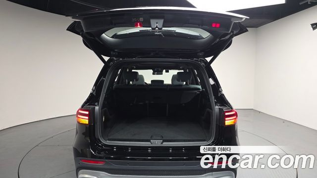 Mercedes-Benz GLB-Class 2025 — photo 27
