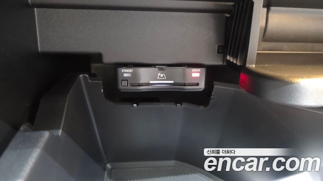 Mercedes-Benz GLB-Class 2025 — photo 31