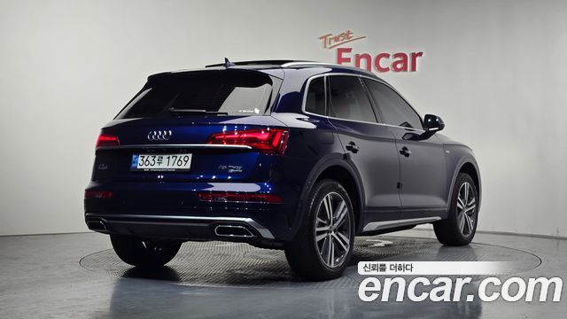 Audi Q5 2022 — photo 2